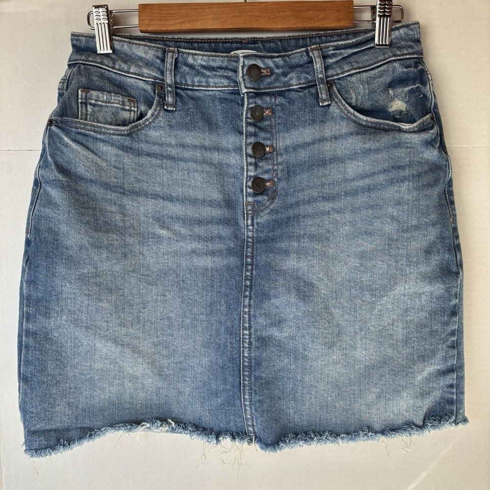 Old Navy Women's Size 8 Raw‎ Hem Frayed Denim Skirt Light/Medium Wash Distressed